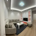 Hajdi Q & U