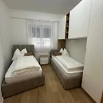 Hajdi Q & U *