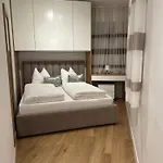 Hajdi Q & U