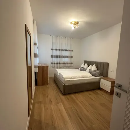 Hajdi Q & U * Μεράνο