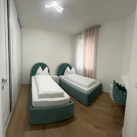 Hajdi Q & U