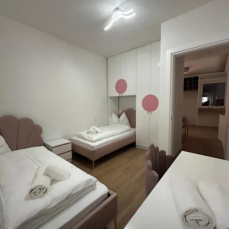 Hajdi Q & U * Μεράνο