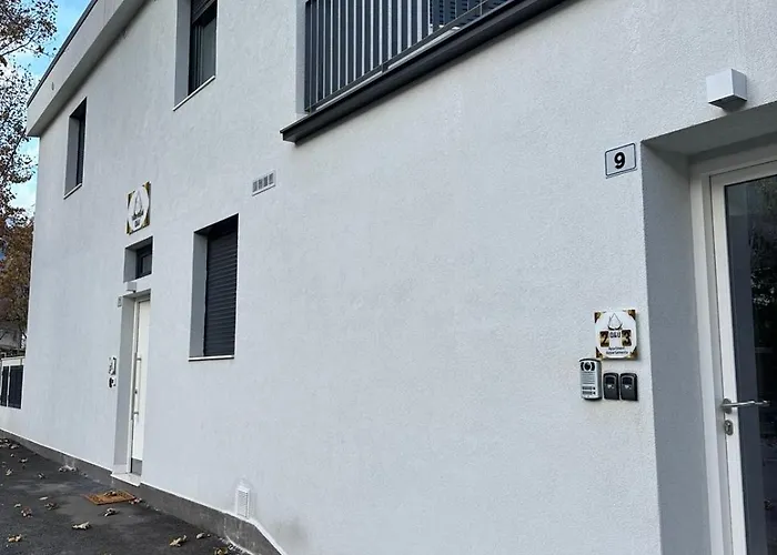 Holiday home Hajdi Q & U *