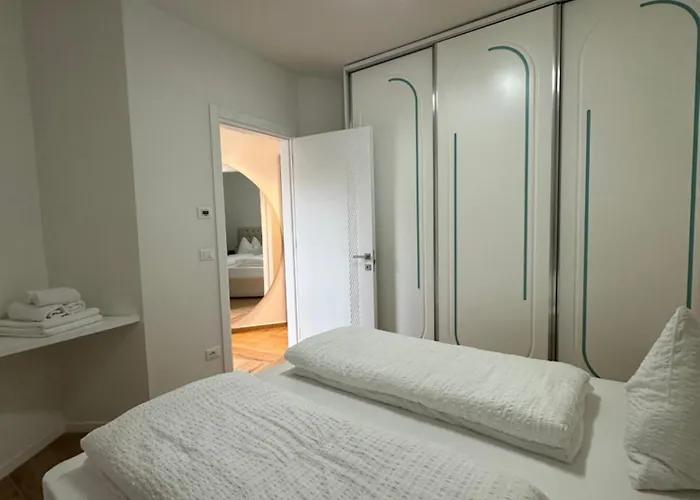 Holiday home Hajdi Q & U *